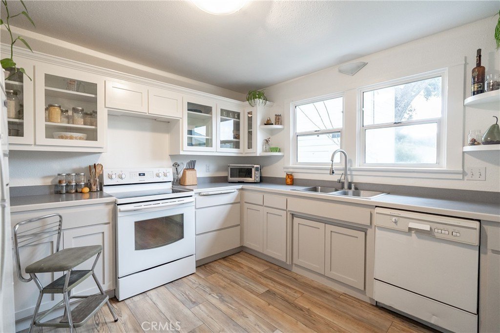 Paso Robles, California, 93446, United States, 6 Bedrooms Bedrooms, ,4.5 BathroomsBathrooms,Residential,Forsale,2009028