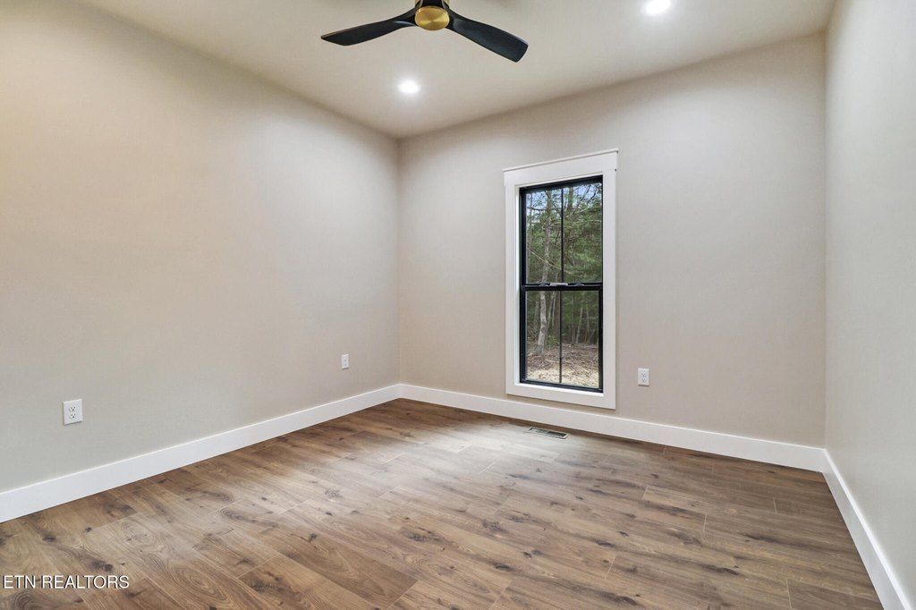 Jamestown, Tennessee, 38556, United States, 3 Bedrooms Bedrooms, ,2 BathroomsBathrooms,Residential,Forsale,2010945