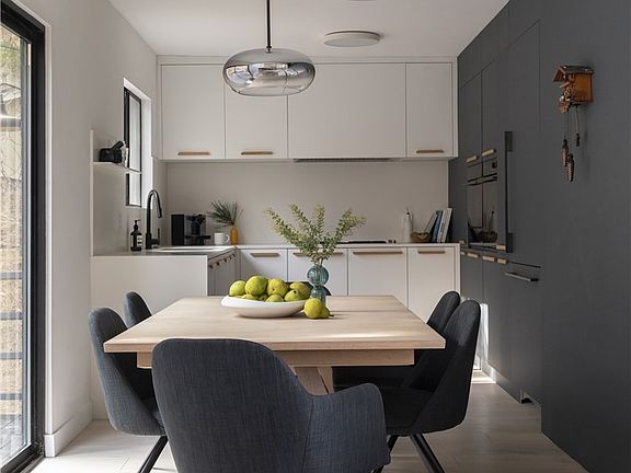 Lake Arrowhead, California, 92352, United States, 3 Bedrooms Bedrooms, ,3 BathroomsBathrooms,Residential,Forsale,2004866