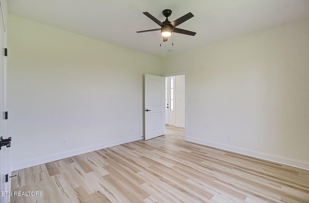 Vonore, Tennessee, 37885, United States, 3 Bedrooms Bedrooms, ,2 BathroomsBathrooms,Residential,Forsale,1910198