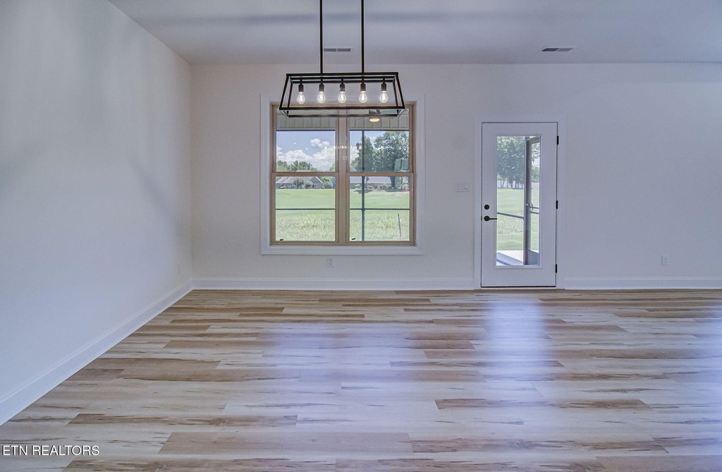 Vonore, Tennessee, 37885, United States, 3 Bedrooms Bedrooms, ,2 BathroomsBathrooms,Residential,Forsale,1910199