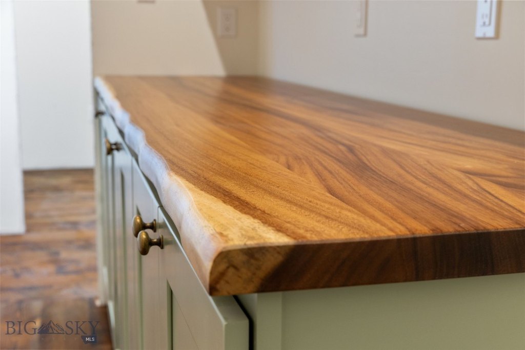 Ennis, Montana, 59729, United States, 4 Bedrooms Bedrooms, ,4.5 BathroomsBathrooms,Residential,Forsale,1986960