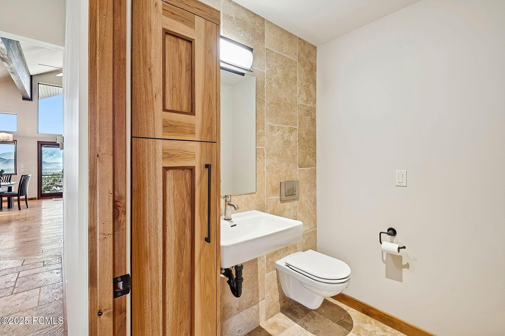 Midway, Utah, 84049, United States, 4 Bedrooms Bedrooms, ,2.5 BathroomsBathrooms,Residential,Forsale,1994162