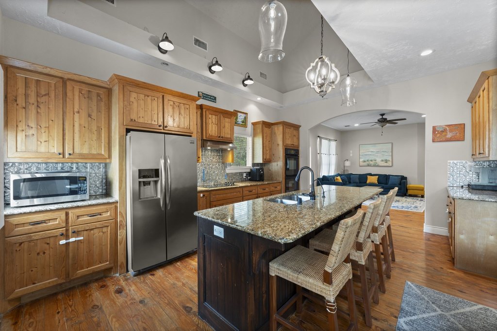 Montgomery, Texas, 77316, United States, 5 Bedrooms Bedrooms, ,3 BathroomsBathrooms,Residential,Forsale,1973417