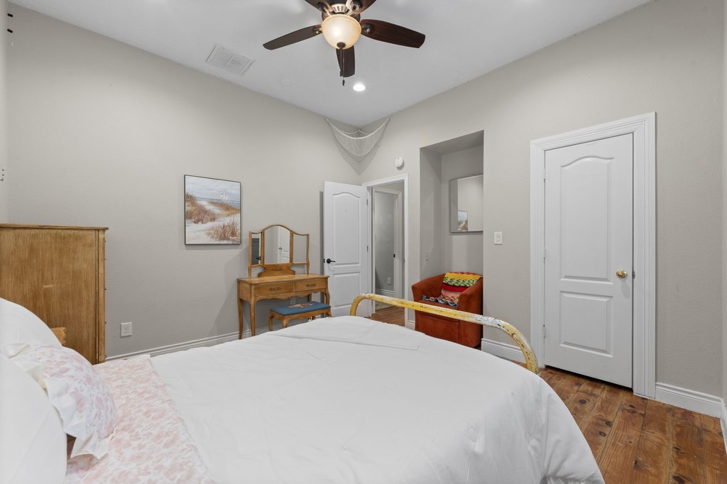 Montgomery, Texas, 77316, United States, 5 Bedrooms Bedrooms, ,3 BathroomsBathrooms,Residential,Forsale,1973417