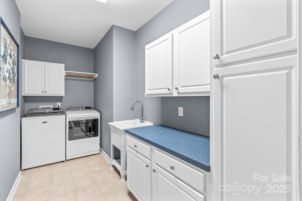 Lexington, North Carolina, 27295, United States, 3 Bedrooms Bedrooms, ,3.5 BathroomsBathrooms,Residential,Forsale,1985978