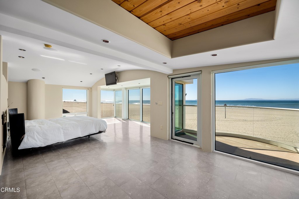 Oxnard, California, 93035, United States, 4 Bedrooms Bedrooms, ,4.5 BathroomsBathrooms,Residential,Forsale,1985940