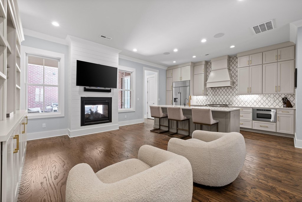 Chattanooga, Tennessee, 37403, United States, 4 Bedrooms Bedrooms, ,4.5 BathroomsBathrooms,Residential,Forsale,1922205