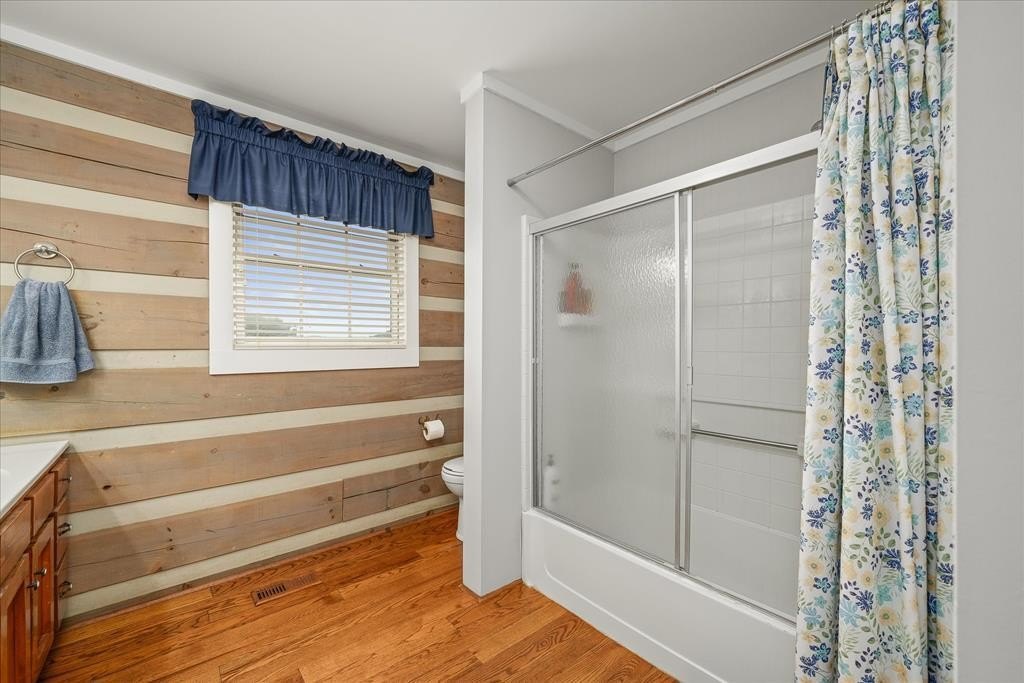 Livingston, Tennessee, 38570, United States, 5 Bedrooms Bedrooms, ,3 BathroomsBathrooms,Residential,Forsale,1968520