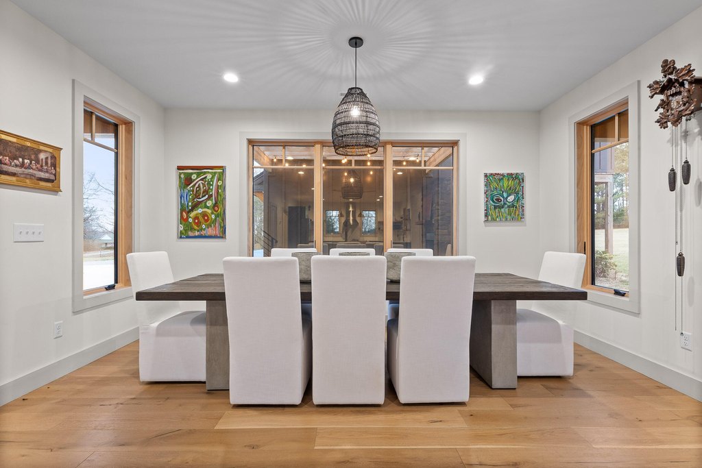 Signal Mountain, Tennessee, 37377, United States, 5 Bedrooms Bedrooms, ,5.5 BathroomsBathrooms,Residential,Forsale,1995324