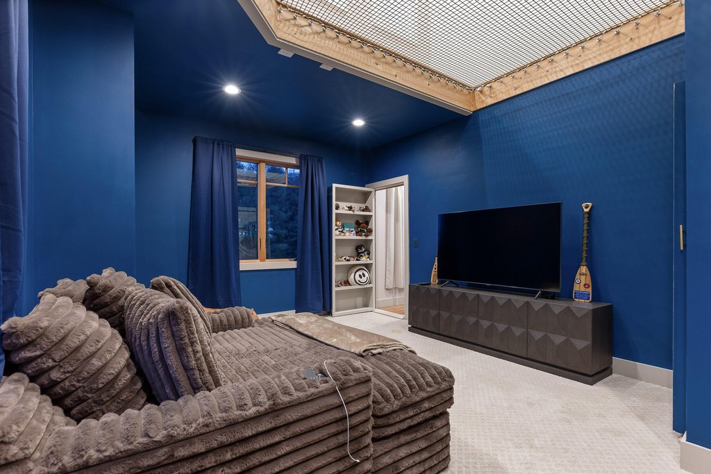 Signal Mountain, Tennessee, 37377, United States, 5 Bedrooms Bedrooms, ,5.5 BathroomsBathrooms,Residential,Forsale,1995324