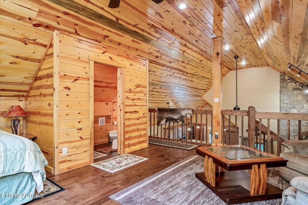 Jamestown, Tennessee, 38556, United States, 2 Bedrooms Bedrooms, ,2.5 BathroomsBathrooms,Residential,Forsale,1929822