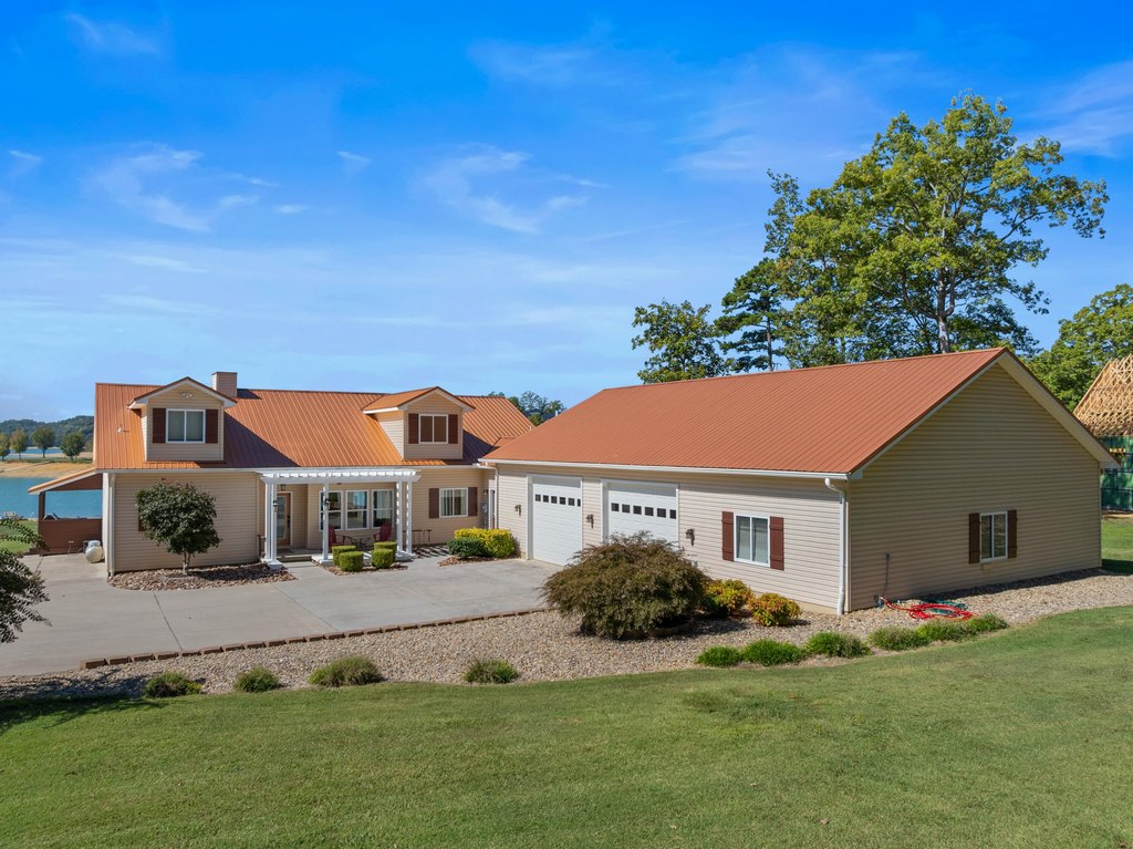 Dandridge, Tennessee, 37725, United States, 5 Bedrooms Bedrooms, ,4.5 BathroomsBathrooms,Residential,Forsale,1962203 Dandridge, Tennessee, 37725, United States, 5 Bedrooms Bedrooms, ,4.5 BathroomsBathrooms,Residential,Forsale,1962203