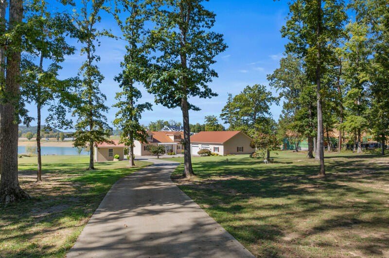 Dandridge, Tennessee, 37725, United States, 5 Bedrooms Bedrooms, ,4.5 BathroomsBathrooms,Residential,Forsale,1962203