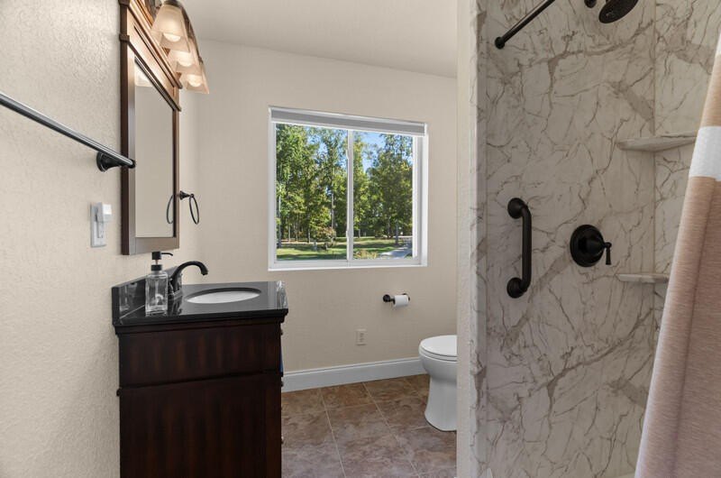 Dandridge, Tennessee, 37725, United States, 5 Bedrooms Bedrooms, ,4.5 BathroomsBathrooms,Residential,Forsale,1962203