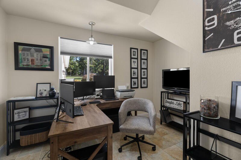 Dandridge, Tennessee, 37725, United States, 5 Bedrooms Bedrooms, ,4.5 BathroomsBathrooms,Residential,Forsale,1962203