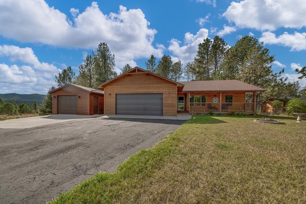 Custer, South Dakota, 57730, United States, 3 Bedrooms Bedrooms, ,2 BathroomsBathrooms,Residential,Forsale,1962258