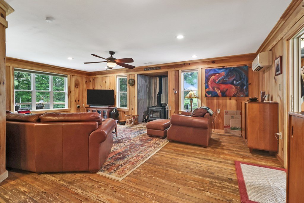 Allardt, Tennessee, 38504, United States, 2 Bedrooms Bedrooms, ,2 BathroomsBathrooms,Residential,Forsale,1953791