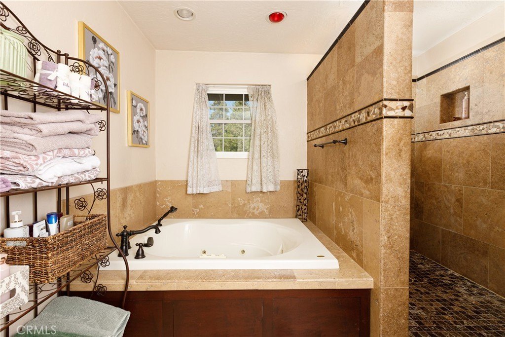 Crestline, California, 92325, United States, 5 Bedrooms Bedrooms, ,4 BathroomsBathrooms,Residential,Forsale,1971046