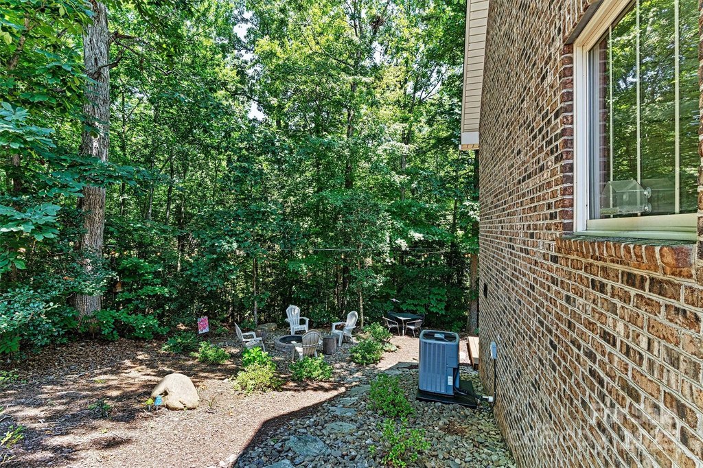 Hickory, North Carolina, 28601, United States, 4 Bedrooms Bedrooms, ,2.5 BathroomsBathrooms,Residential,Forsale,2007671