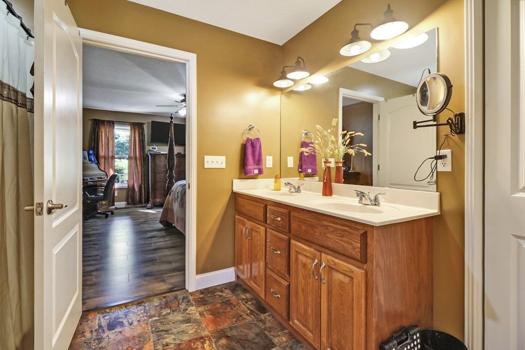 Jamestown, Tennessee, 38556, United States, 3 Bedrooms Bedrooms, ,2 BathroomsBathrooms,Residential,Forsale,1968518