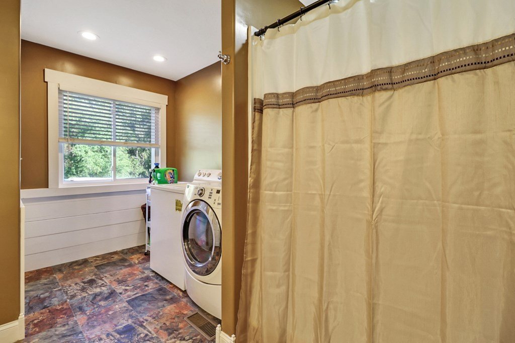 Jamestown, Tennessee, 38556, United States, 3 Bedrooms Bedrooms, ,2 BathroomsBathrooms,Residential,Forsale,1968518