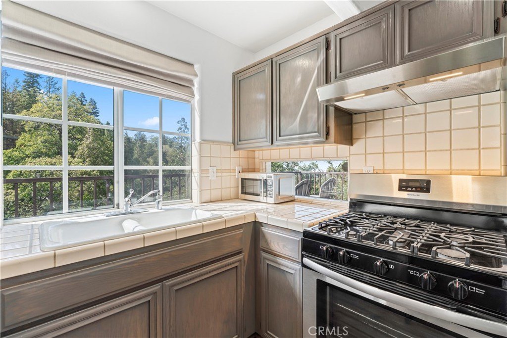 Lake Arrowhead, California, 92352, United States, 3 Bedrooms Bedrooms, ,2.5 BathroomsBathrooms,Residential,Forsale,1971045