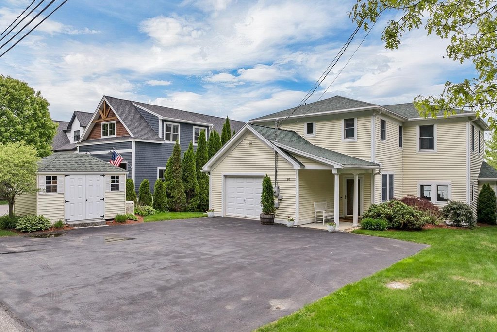 Laconia, New Hampshire, 03246, United States, 5 Bedrooms Bedrooms, ,3 BathroomsBathrooms,Residential,Forsale,1893890