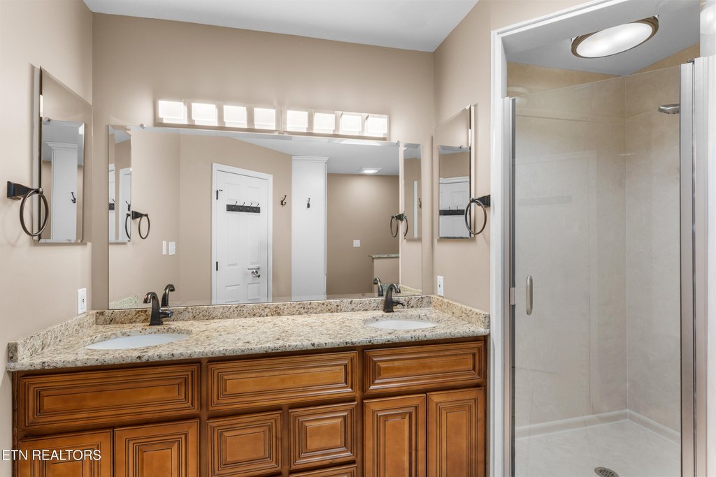 Loudon, Tennessee, 37774, United States, 4 Bedrooms Bedrooms, ,3 BathroomsBathrooms,Residential,Forsale,1971863