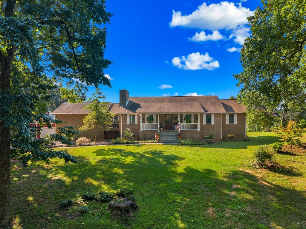 Dandridge, Tennessee, 37725, United States, 3 Bedrooms Bedrooms, ,3 BathroomsBathrooms,Residential,Forsale,1986956