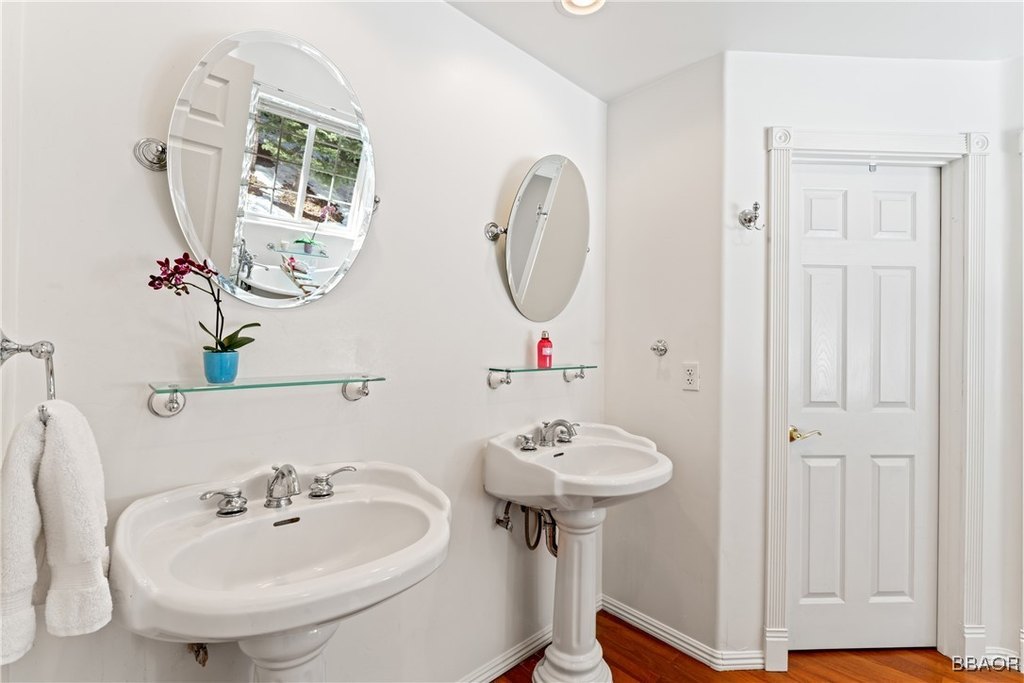 Lake Arrowhead, California, 92317, United States, 4 Bedrooms Bedrooms, ,4 BathroomsBathrooms,Residential,Forsale,1886288