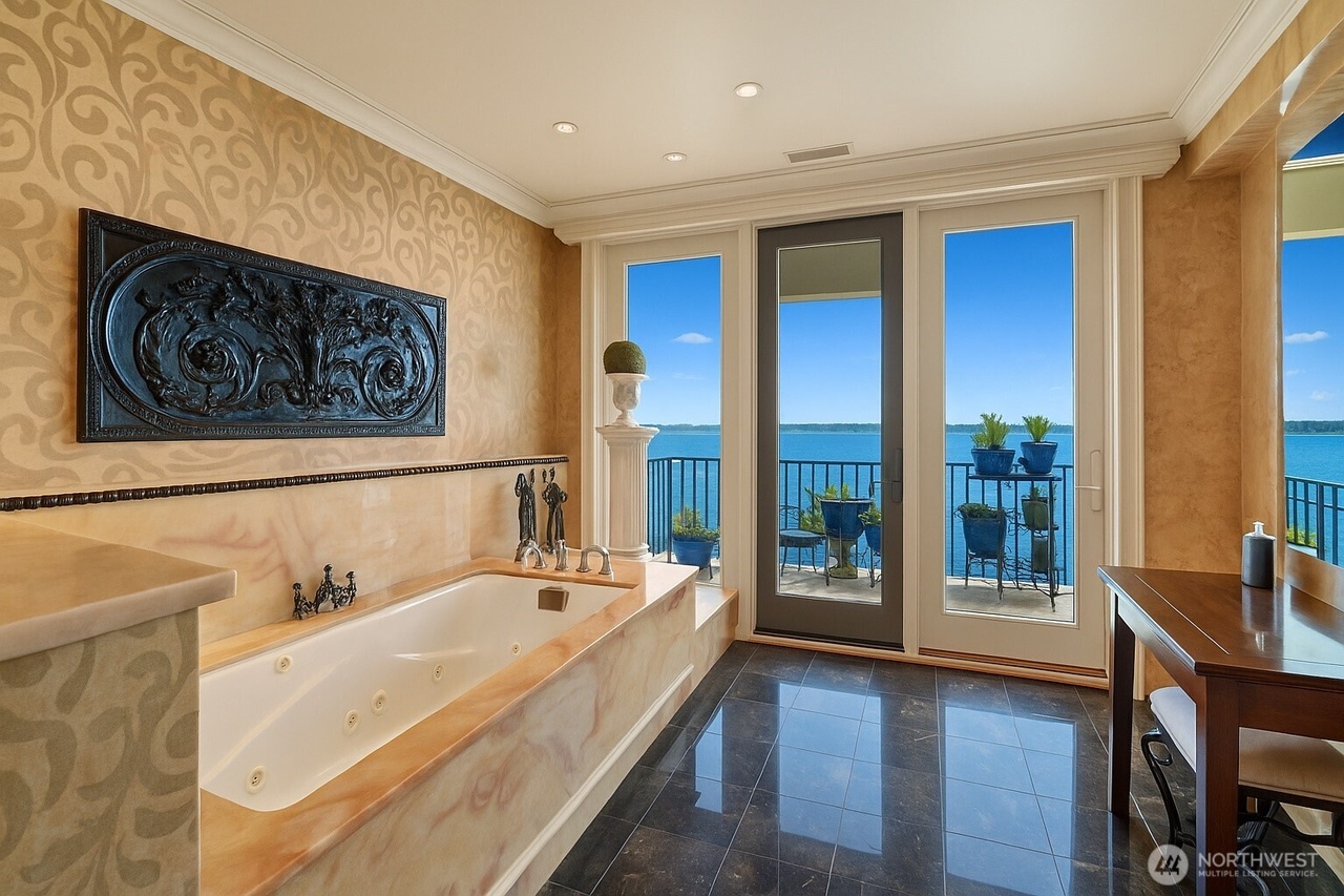 Kirkland, Washington, 98033, United States, 3 Bedrooms Bedrooms, ,3 BathroomsBathrooms,Residential,Forsale,1965877