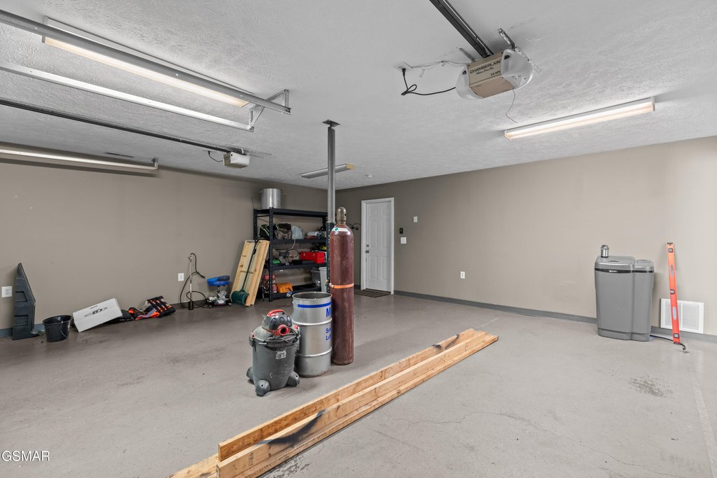 Baneberry, Tennessee, 37890, United States, 3 Bedrooms Bedrooms, ,2.5 BathroomsBathrooms,Residential,Forsale,1999467