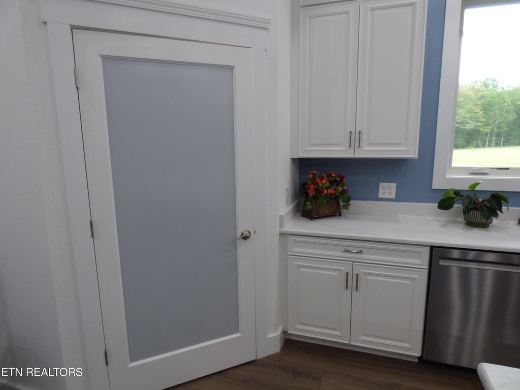 Crossville, Tennessee, 38572, United States, 2 Bedrooms Bedrooms, ,2.5 BathroomsBathrooms,Residential,Forsale,1996593