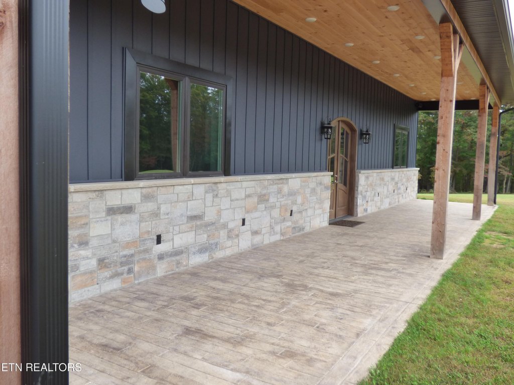 Crossville, Tennessee, 38572, United States, 2 Bedrooms Bedrooms, ,2.5 BathroomsBathrooms,Residential,Forsale,1996593