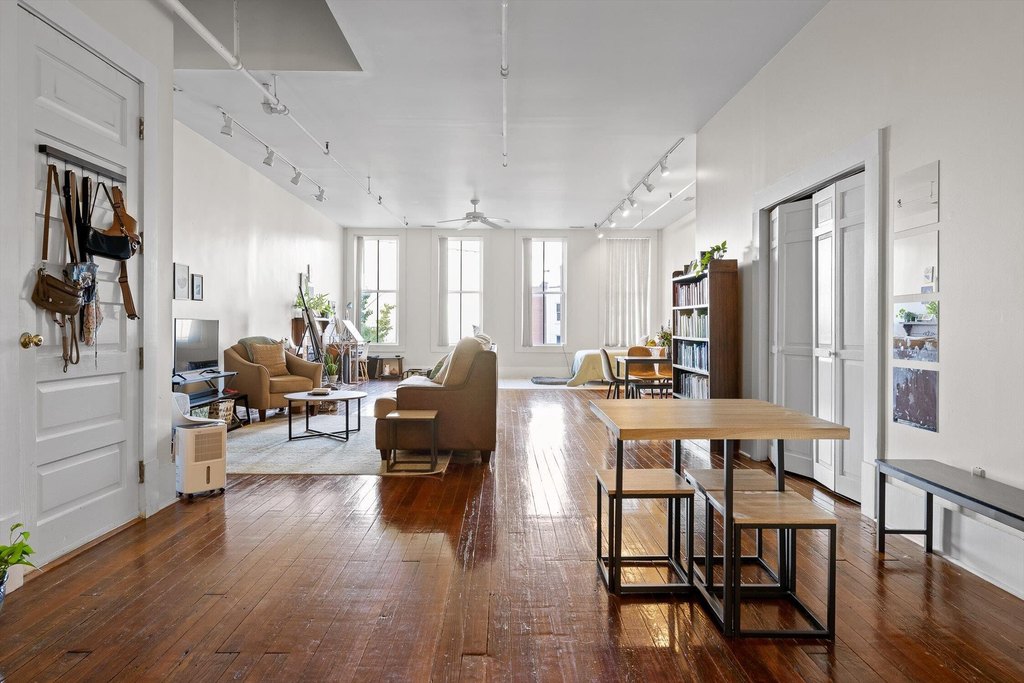 Chattanooga, Tennessee, 37402, United States, 4 Bedrooms Bedrooms, ,4.5 BathroomsBathrooms,Residential,Forsale,2011235