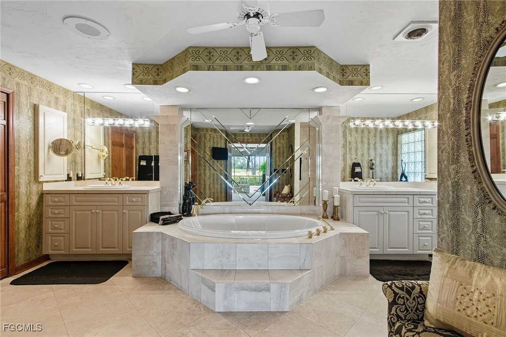 Fort Myers, Florida, 33912, United States, 3 Bedrooms Bedrooms, ,3.5 BathroomsBathrooms,Residential,Forsale,1971960