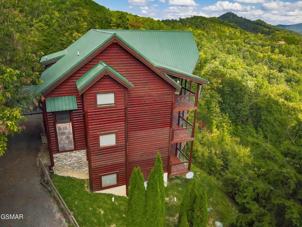 Sevierville, Tennessee, 37862, United States, 4 Bedrooms Bedrooms, ,5.5 BathroomsBathrooms,Residential,Forsale,1999464