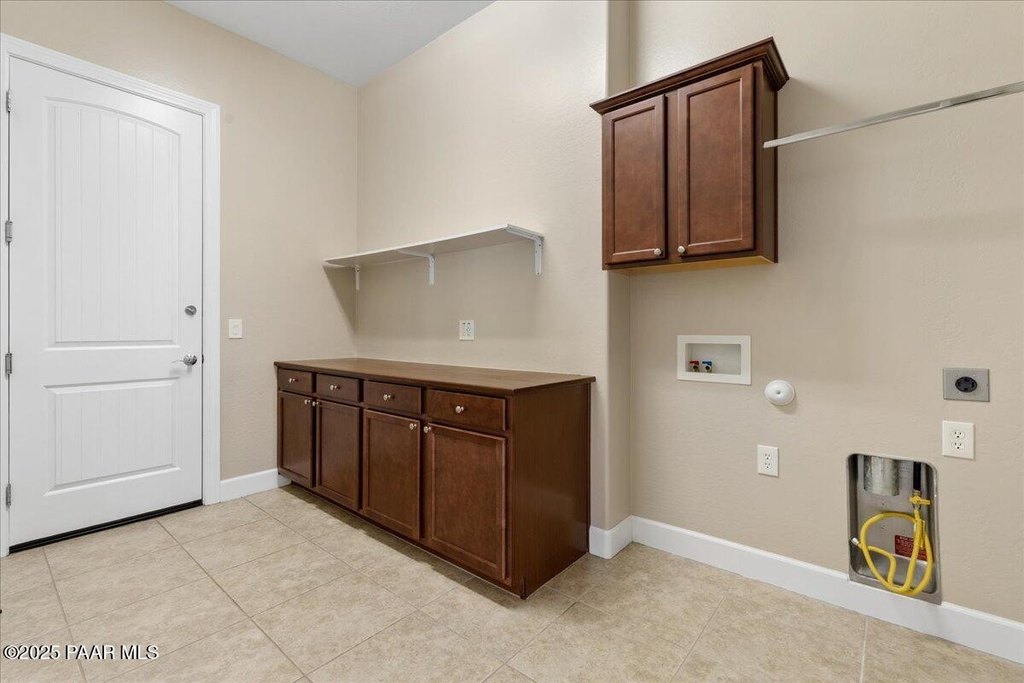 Prescott, Arizona, 86301, United States, 3 Bedrooms Bedrooms, ,2 BathroomsBathrooms,Residential,Forsale,1994058