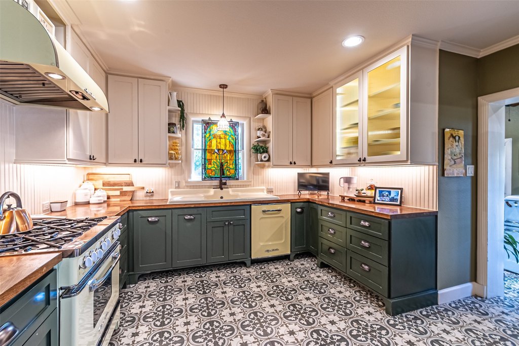 Navasota, Texas, 77868, United States, 4 Bedrooms Bedrooms, ,4.5 BathroomsBathrooms,Residential,Forsale,1973414