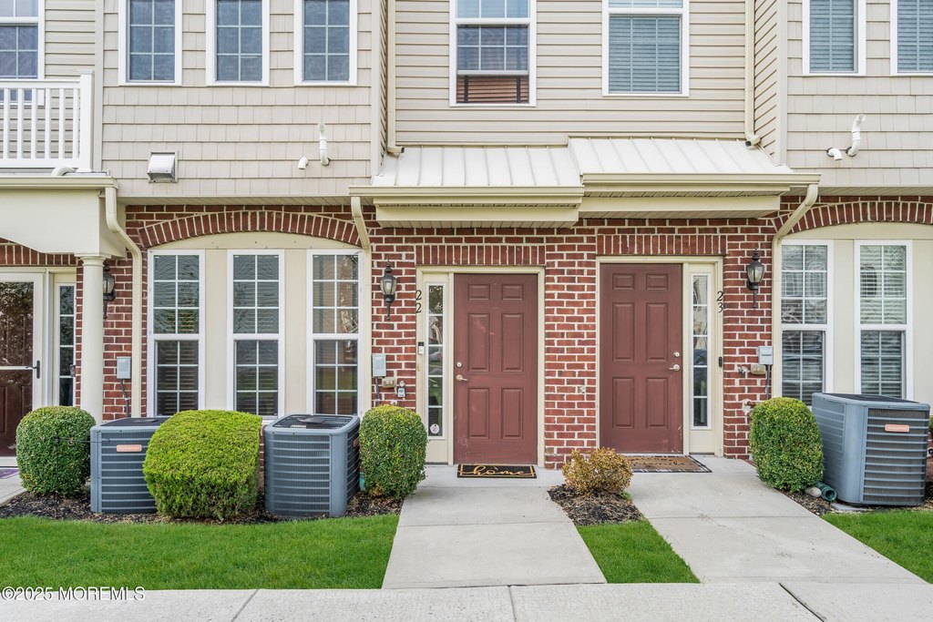 Tinton Falls, New Jersey, 07753, United States, 2 Bedrooms Bedrooms, ,2.5 BathroomsBathrooms,Residential,Forsale,1994029