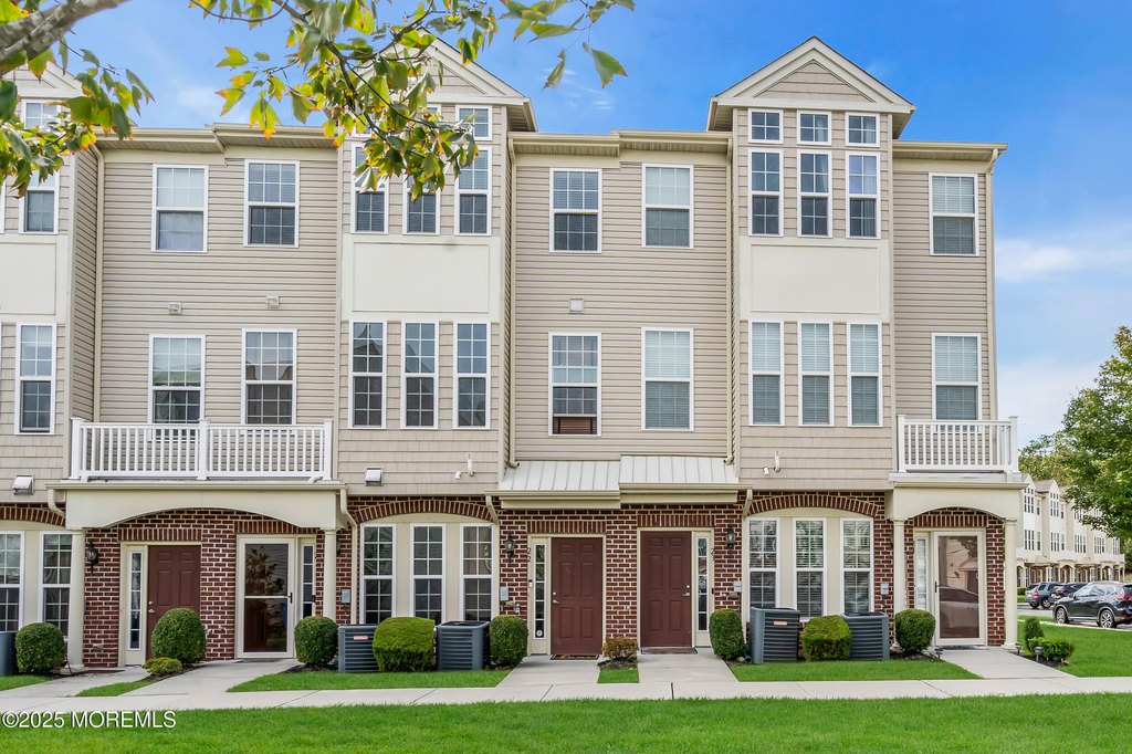 Tinton Falls, New Jersey, 07753, United States, 2 Bedrooms Bedrooms, ,2.5 BathroomsBathrooms,Residential,Forsale,1994029