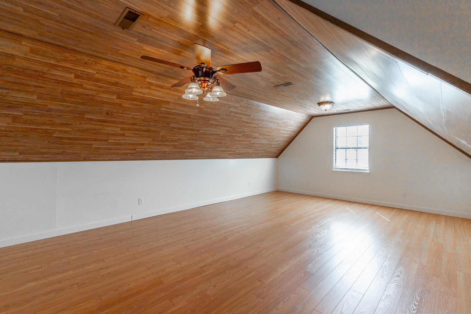 Hixson, Tennessee, 37343, United States, 4 Bedrooms Bedrooms, ,3 BathroomsBathrooms,Residential,Forsale,1963602