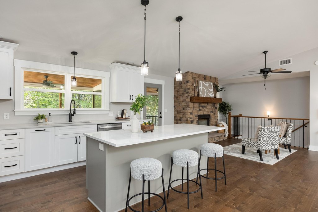 Hixson, Tennessee, 37343, United States, 4 Bedrooms Bedrooms, ,3 BathroomsBathrooms,Residential,Forsale,1995334