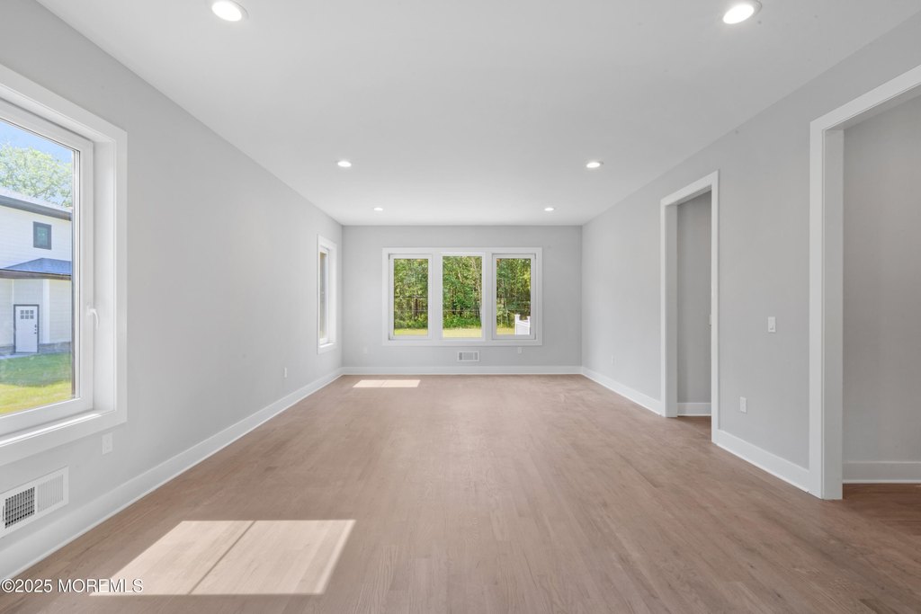 Howell, New Jersey, 07731, United States, 6 Bedrooms Bedrooms, ,5.5 BathroomsBathrooms,Residential,Forsale,1984568