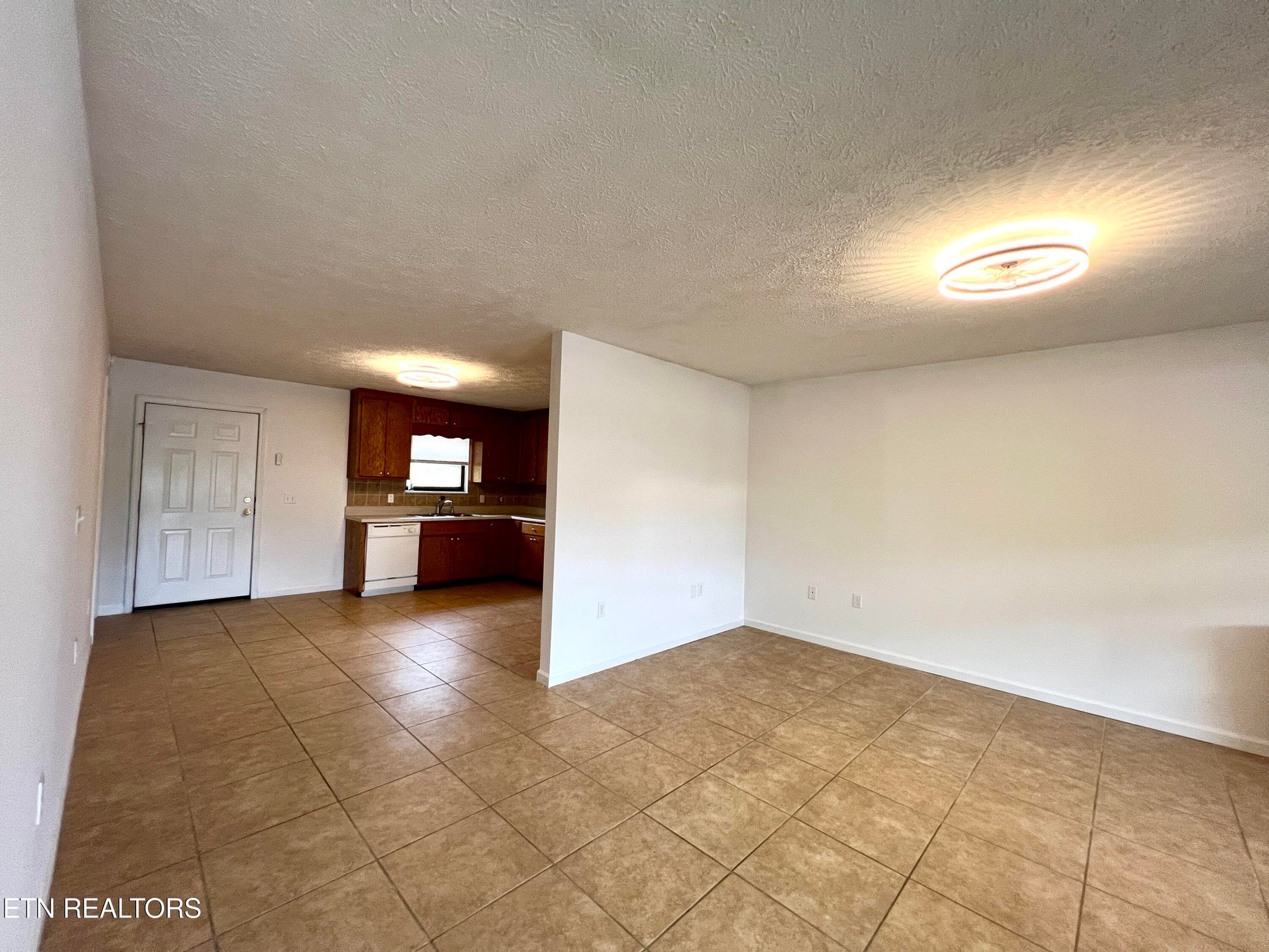 Kodak, Tennessee, 37764, United States, 2 Bedrooms Bedrooms, ,2 BathroomsBathrooms,Residential,Forsale,1973589