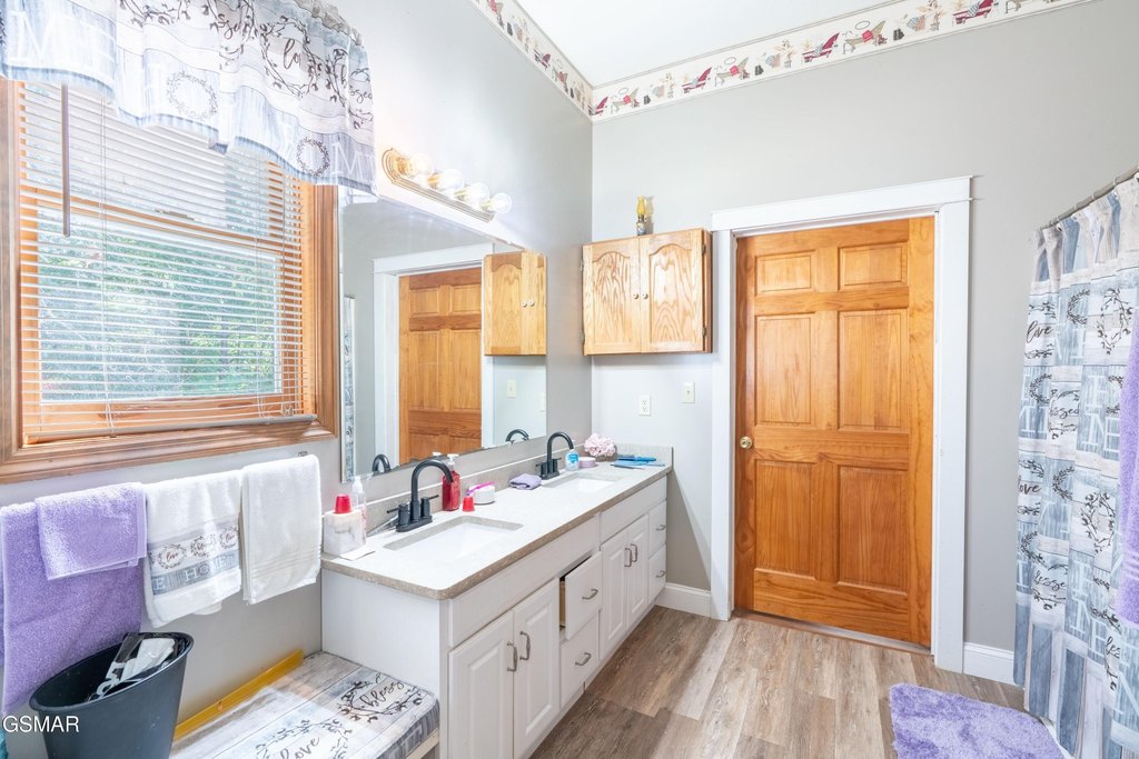 Sevierville, Tennessee, 37876, United States, 4 Bedrooms Bedrooms, ,2.5 BathroomsBathrooms,Residential,Forsale,1999448