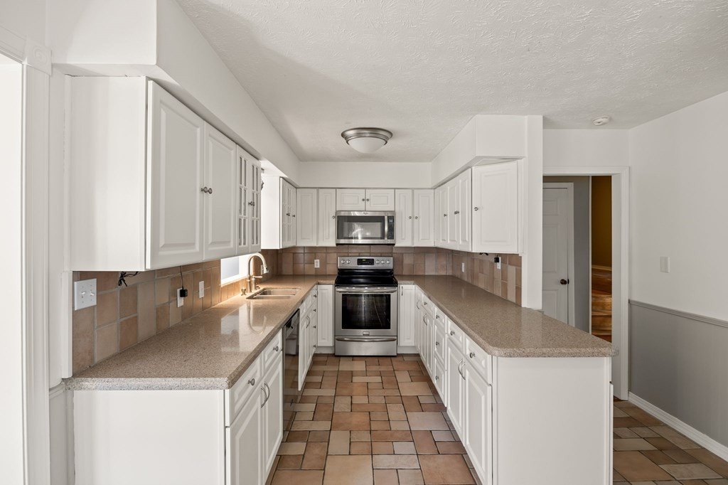 Byrdstown, Tennessee, 38549, United States, 2 Bedrooms Bedrooms, ,3 BathroomsBathrooms,Residential,Forsale,1996611