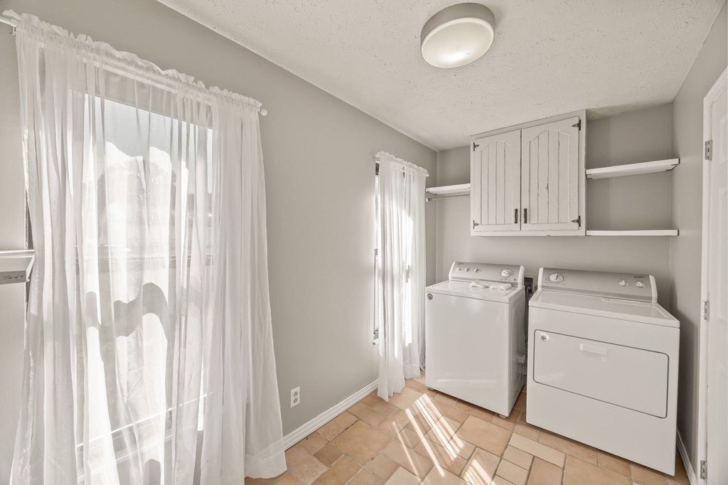 Byrdstown, Tennessee, 38549, United States, 2 Bedrooms Bedrooms, ,3 BathroomsBathrooms,Residential,Forsale,1996611