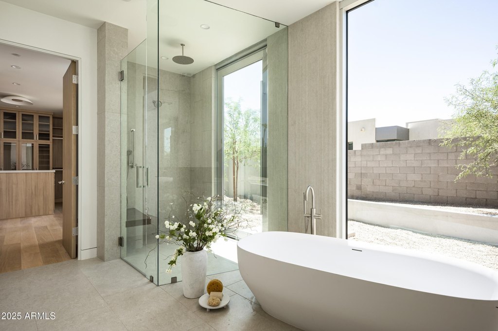 Paradise Valley, Arizona, 85253, United States, 5 Bedrooms Bedrooms, ,6 BathroomsBathrooms,Residential,Forsale,2000265